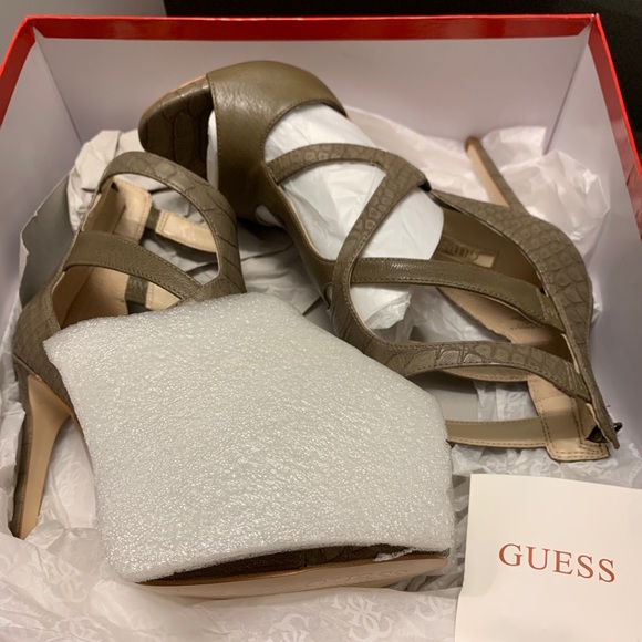 BNIB✨ GUESS Strappy Leather Heels Size 6.5 - Picture 11 of 13